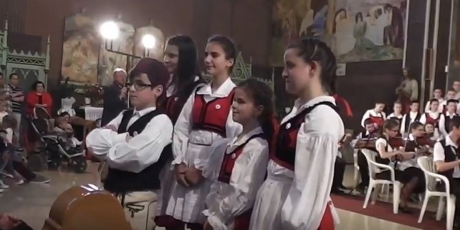 Sekelistanlı çocuklardan Macar parlamentosunda Plevne Marşı!