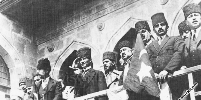 Atatürk’ün kriz yönetimi: Topyekûn savaş