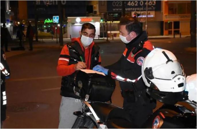 İzmir'de 5 dakika sabredemedi 3 bin 150 TL ceza yedi