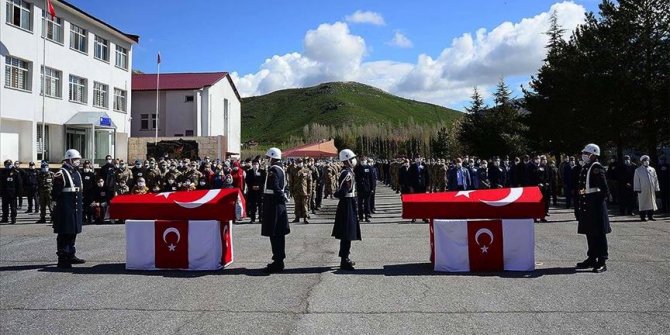 Bitlis şehitlerimiz için tören düzenlendi