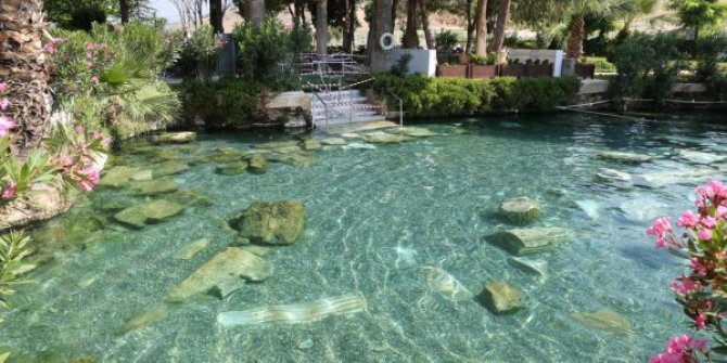 2 bin 500 yıllık antik havuz ve çevresi bomboş