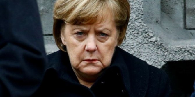 Merkel'e olay benzetme istifa getirdi!