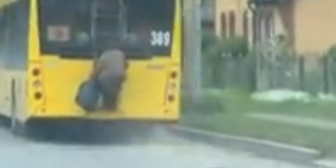 Korona önlemleri yüzünden otobüse binemedi ama 70'lik teyze asla pes etmedi