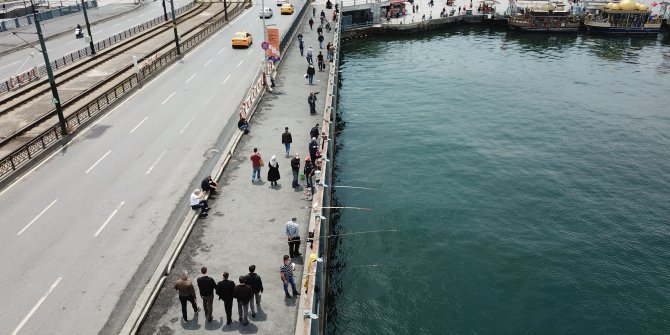 Galata Köprüsü'ne balıkçı akını
