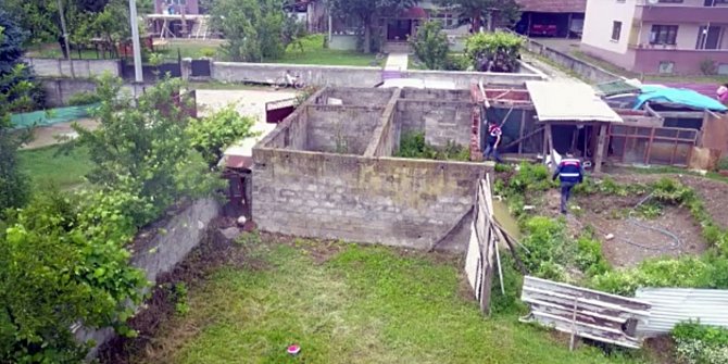 Çatısız ahıra uyuşturucu baskını