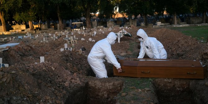 Korona kabusu ülkeyi sardı: Bir günde bin 473 kişi öldü