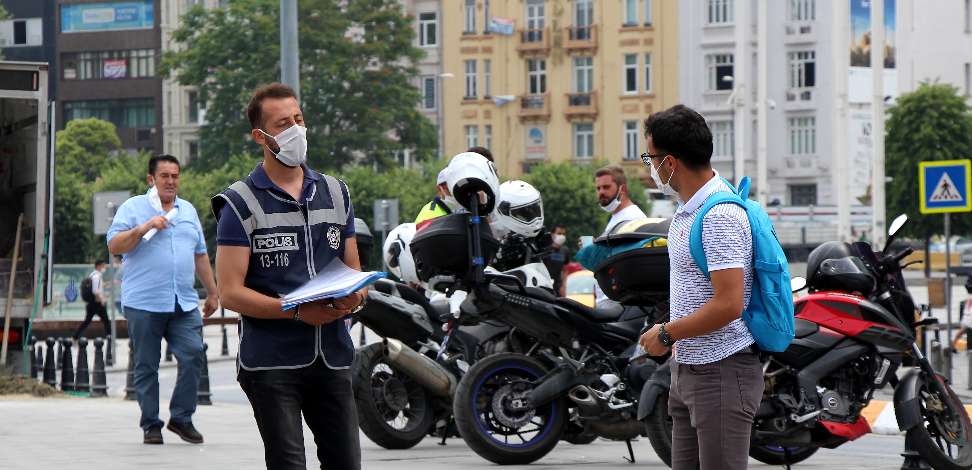 İstiklal Caddesi'nde maske sorumsuzluğu