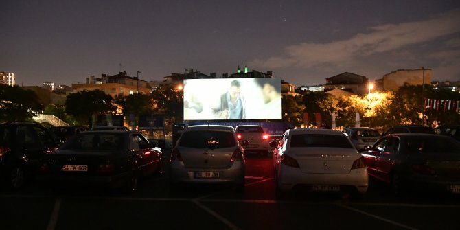 Bahçelievler’de açık havada ‘arabalı sinema’ gecesi