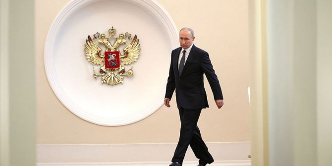 Rusya'da halk Putin için sandık başında