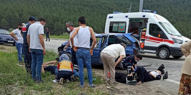 Bursa'da otomobil ile kamyon çarpıştı: 6 yaralı