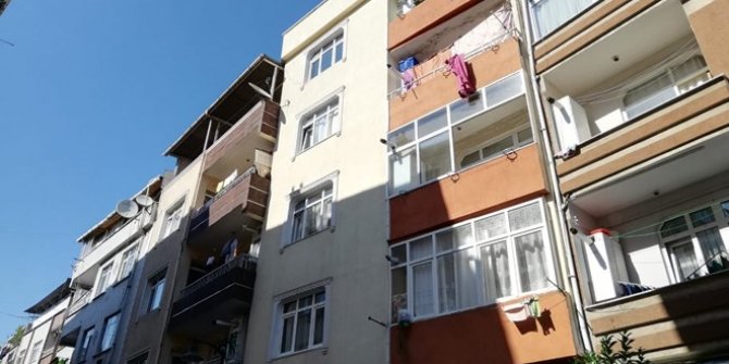 Zeytinburnu’nda 4 katlı bina çatlaklar nedeniyle boşaltıldı!