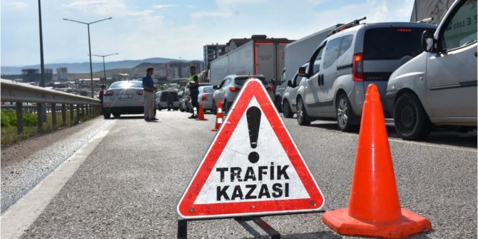 Antalya'da kamyonun çarptığı yaya öldü