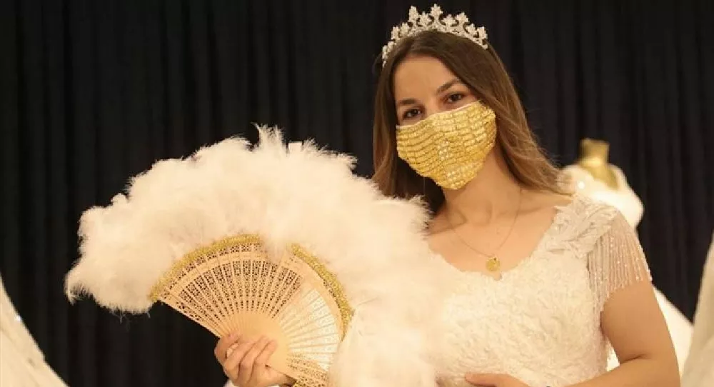 Gelinler için altın işlemeli maske üretildi