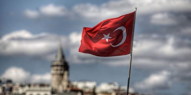 Türk bayrağına çirkin saldırı