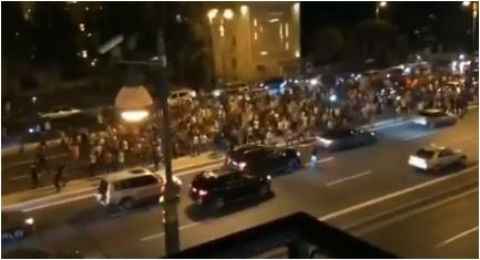 Flaş... Flaş... Azerbaycan halkı, Ermenistan sınırına yürüyor