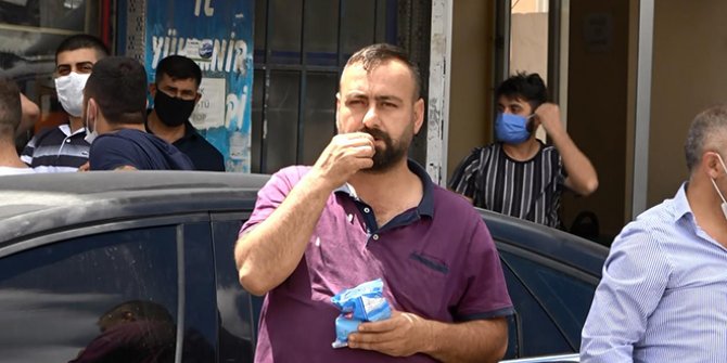 Polisin denetimini çekirdek çitleyerek izledi
