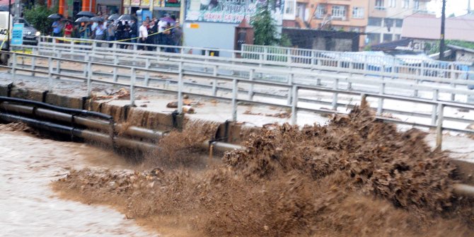 Rize’de 91 yılın yağış rekoru kırıldı: Metrekareye çeyrek ton yağış düştü