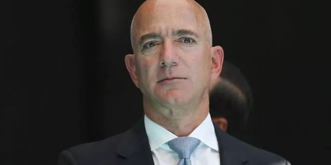 Jeff Bezos 24 saatte tarihe geçti