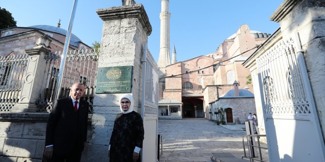 Erdoğan ve Bahçeli Ayasofya'da incelemelerde bulundu: Cami tabelası asıldı