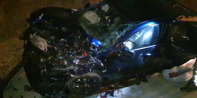 Bursa'da feci kaza! Sürücü ile arkadaşı camdan fırladı