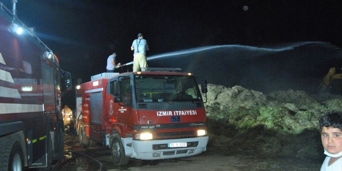 İzmir'de çiftlik yangını! Tonlarca saman yandı