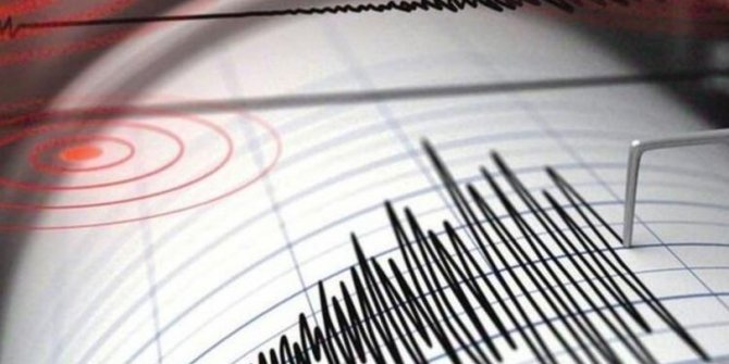 Endonezya'da art arda iki büyük deprem