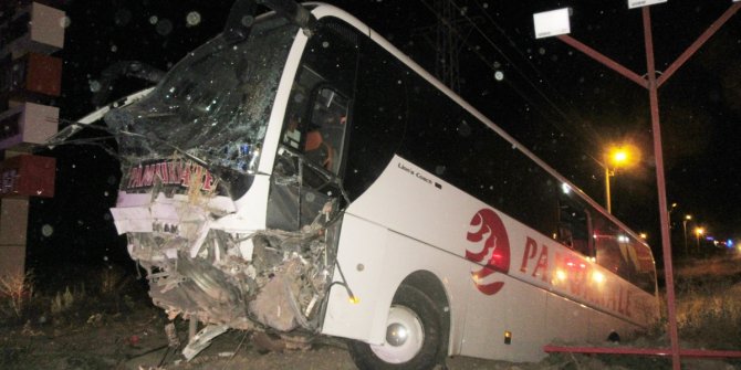 Afyonkarahisar'da yolcu otobüsü şarampole düştü! Yaralılar var