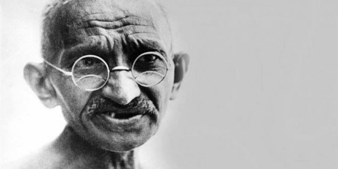 Mahatma Gandhi'nin posta kutusuna bırakılan gözlüğü açık artırmada rekor fiyata satıldı