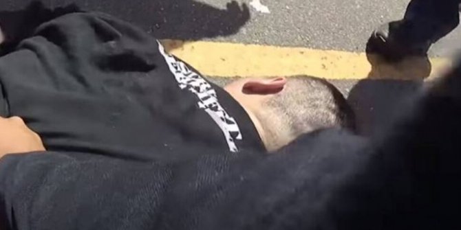 ABD'de polisin 6 dakika boyunca yüzünü asfalta bastırdığı kişi öldü
