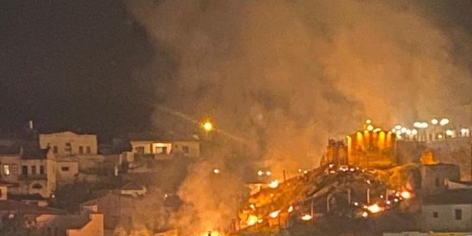 Nevşehir'de havai fişek gösterisi yangın çıkardı