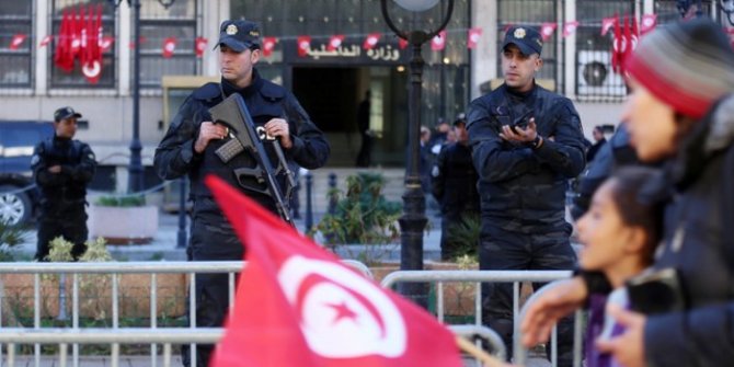 Tunus'ta polislere saldırı: 1 ölü