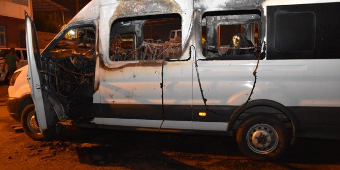 Diyarbakır'da zabıta servis aracı yakıldı