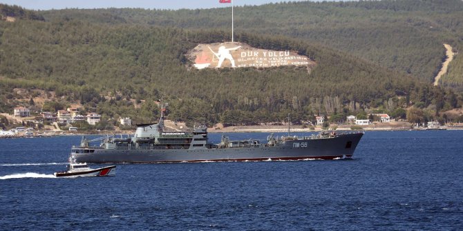 Rus gemisindeki askerlere can yeleği 