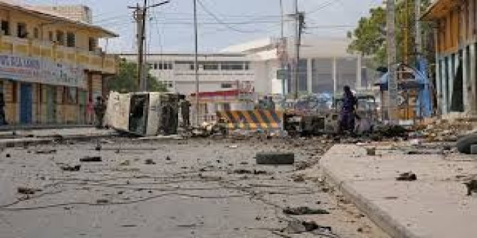 Somali'de intihar saldırısı! 4 kişi öldü