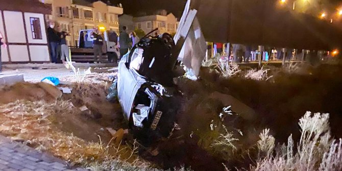 Samsun'da otomobiller biri şarampole yuvarlandı!  2 ölü, 3 yaralı