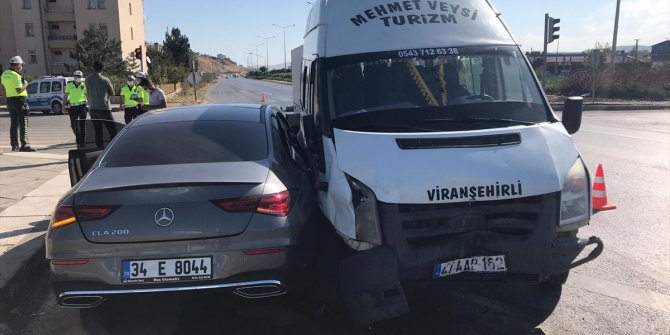 Sivassporlu futbolcu Erdoğan Yeşilyurt kaza yaptı