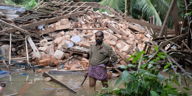 Hindistan'da şiddetli yağış 2 can aldı