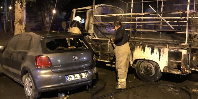 İzmir'de 1'i minibüs 3 araç kundaklandı!