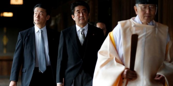 İstifa eden Japonya Başbakanı kararını savaş ölülerine açıkladı