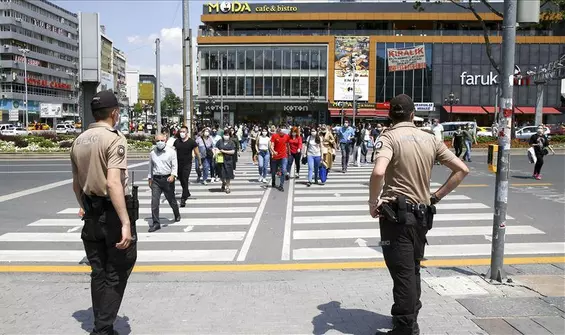 Ankara'da kurallara uymayan 16 bin 525 kişiye ceza