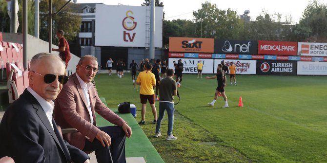 Galatasaray'da başkan Cengiz derbi öncesi antrenmanı adım adım takip etti