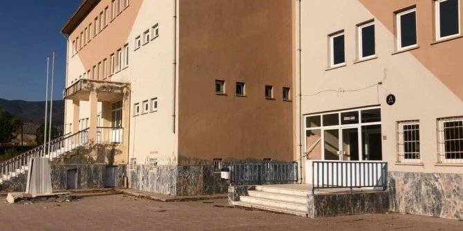 Yerinde inceleyip, açıklama yaptılar! 'Şehidin adının verildiği okul ahıra çevrildi' iddiası