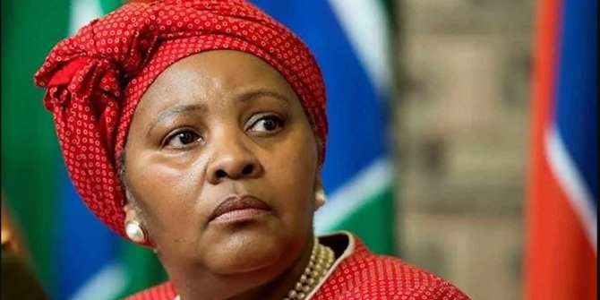 Güney Afrika Savunma Bakanı'na maaş kesme cezası