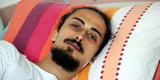 Gitar çalan doktoru öldüresiye dövdüler, sahilde akılalmaz olay