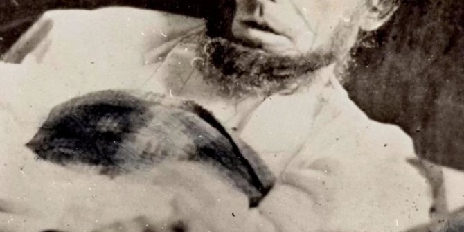 ABD'yi karıştıran fotoğraf! Abraham Lincoln’ün hasta yatağında son fotoğrafı ortaya çıktı