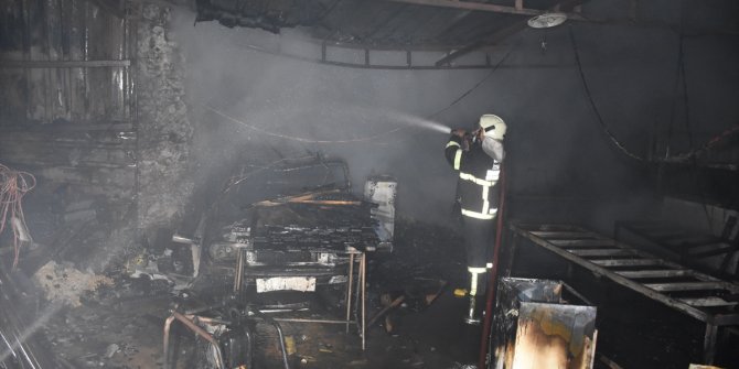 Bodrum'da yangın! Alevler yan binaya sıçradı garajdaki otomobil yandı