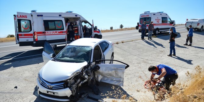 Tunceli'de iki otomobil çarpıştı: 4 yaralı