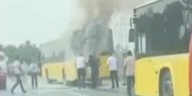 İETT otobüsü alev yandı. Yolcular kapılara akın etti. 