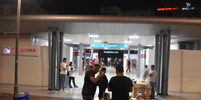 İzmir'de ölüm dehşeti! Metro raylarına atlayarak intihar etti