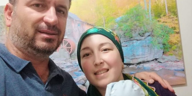 Türkiye'de ilk kez kadavradan rahim nakli ile anne olan Derya Sert, çocuğu ile fotoğrafını paylaştı